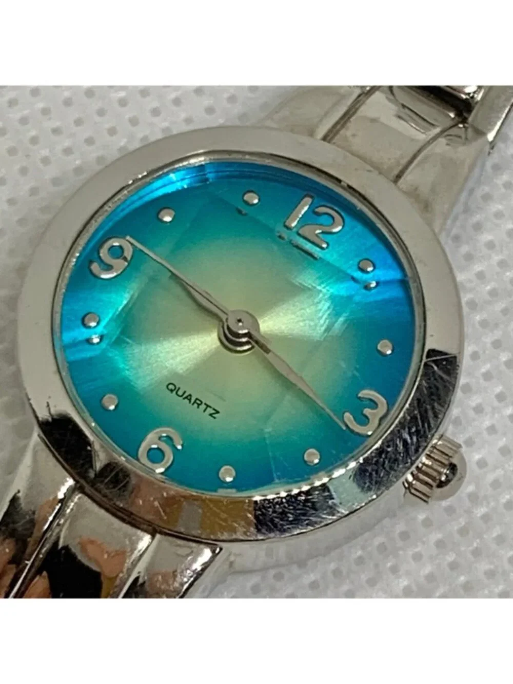 Silver tone women’s watch quartz analog blue dial 23mm  links bracelet running